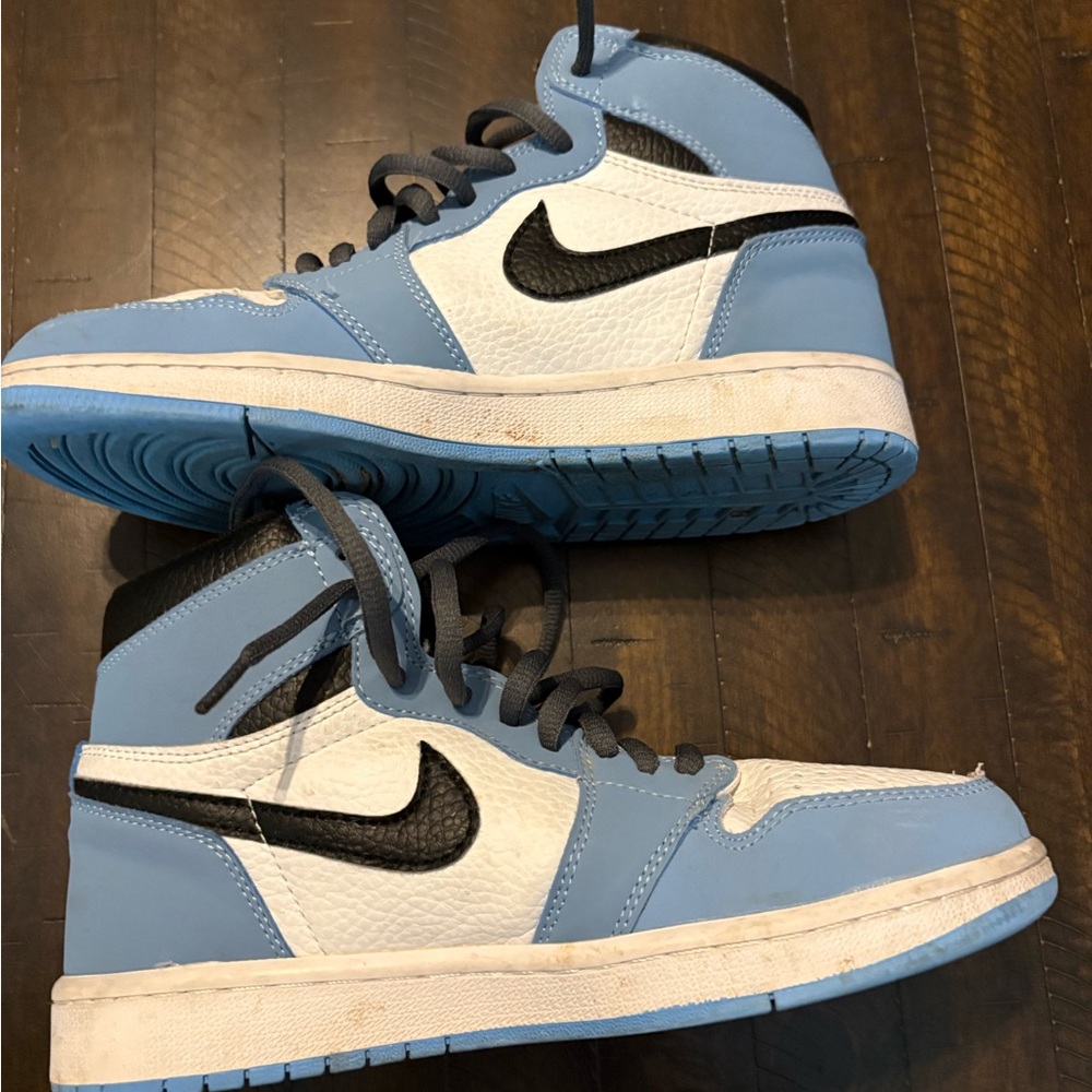 Air Jordan 1 Retro High OG "University Blue"